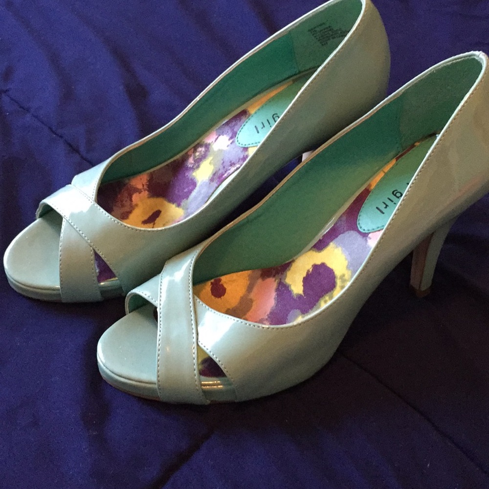 Barely Worn Mint Heels